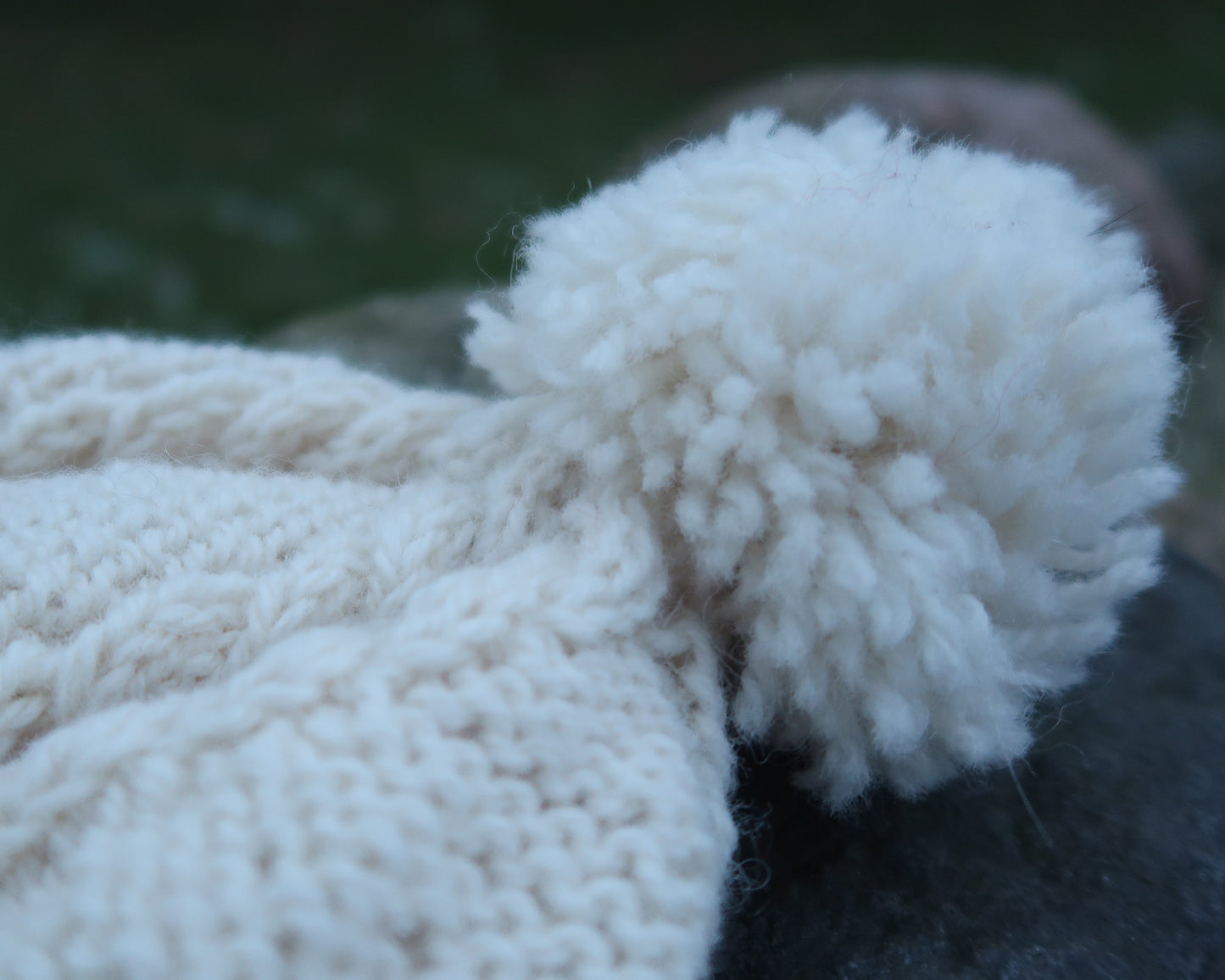 MÅNEFNUG | Hue m. pompon